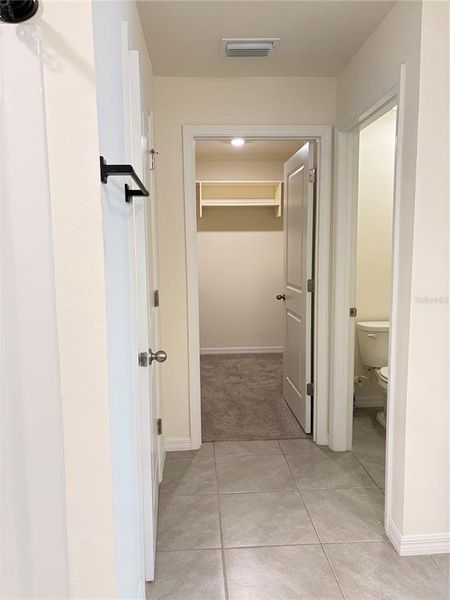 Spacious, unfurnished interior of a new home in Deer Path, Ocala (Image 30).