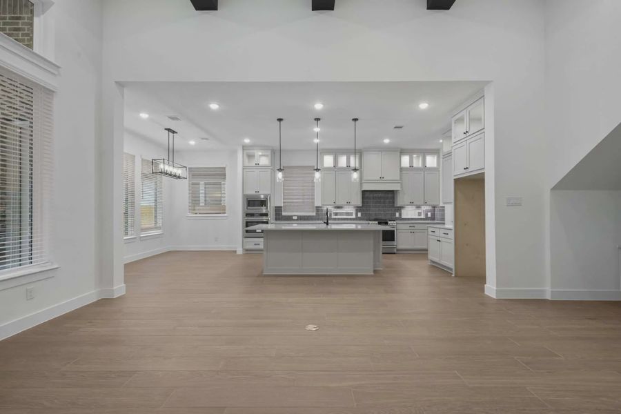 Spacious, unfurnished interior of a new home in Evergreen, Fulshear (Image 28).