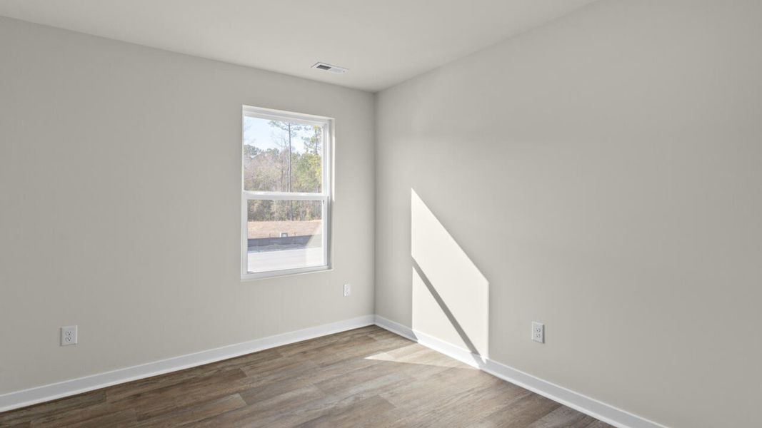 Spacious, unfurnished interior of a new home in Eagle Creek, Bolivia (Image 17).