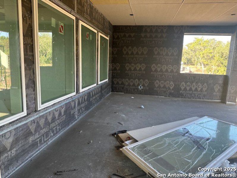 Spacious, unfurnished interior of a new home in Heimer Estates at Garden Ridge, San Antonio (Image 9).