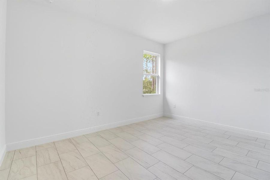 Spacious, unfurnished interior of a new home in , Citrus Springs (Image 13).