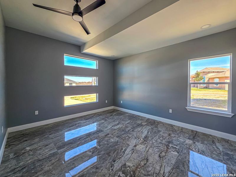 Spacious, unfurnished interior of a new home in , Eagle Pass (Image 30).