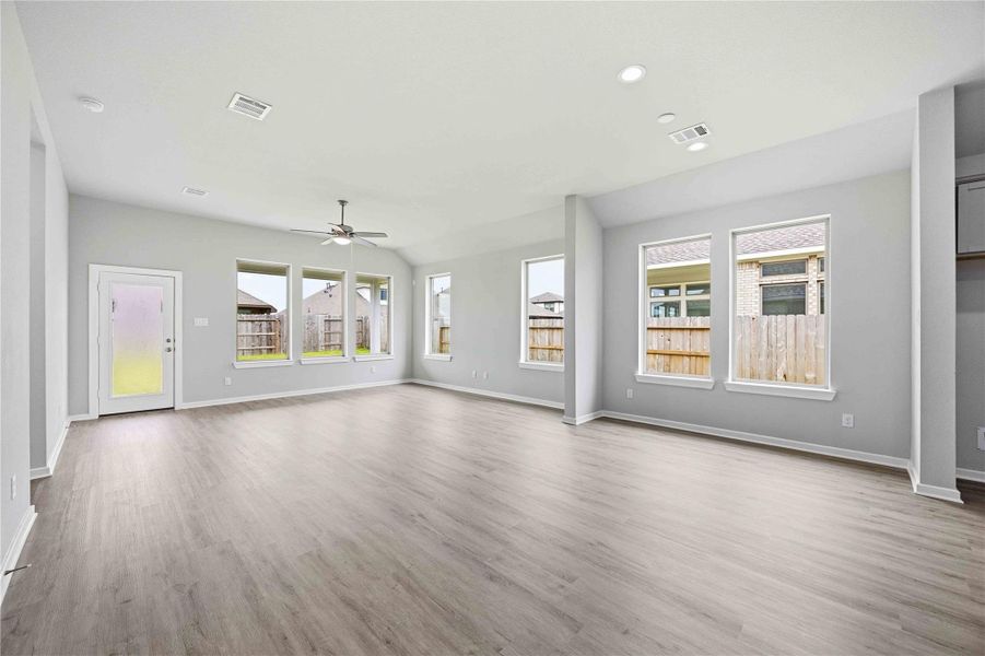 Spacious, unfurnished interior of a new home in Lago Mar  50'  &  55', Texas City (Image 13).