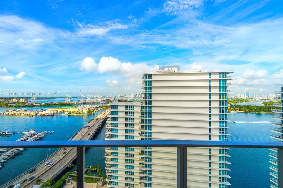 Condo located in Miami Beach, FL showcasing its design and architecture (Image 3).