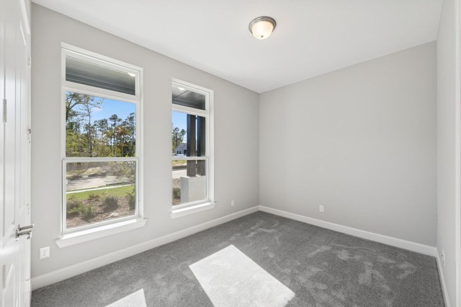 Front bedroom has high ceilings, big windows & an en=suite bath with walk in shower Front bedroom has high ceilings, big windows & an en=suite bath with walk in shower