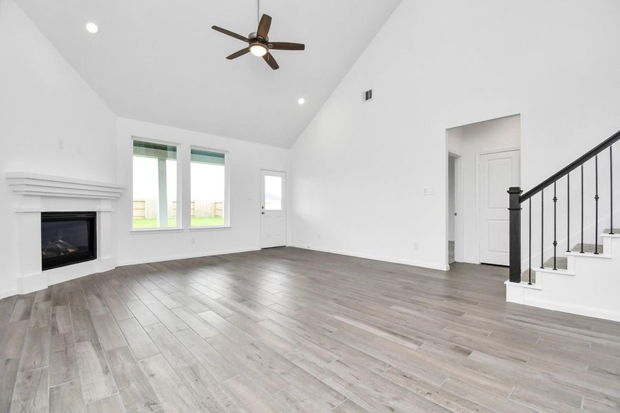 Spacious, unfurnished interior of a new home in Sunterra, Katy (Image 16).