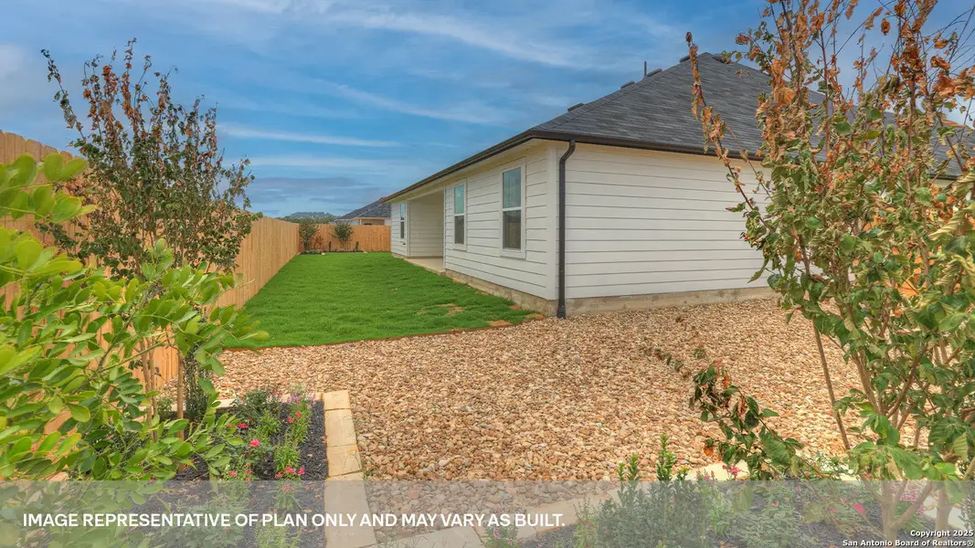 Exterior details and patio area of a home in Sonoma Oaks, Fredericksburg (Image 3).