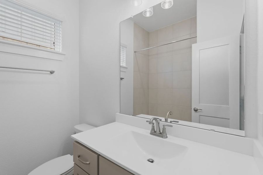 Image 31 representing the Oakmont by Chesmar Homes in Riceland Alley Loads, Mont Belvieu, TX.