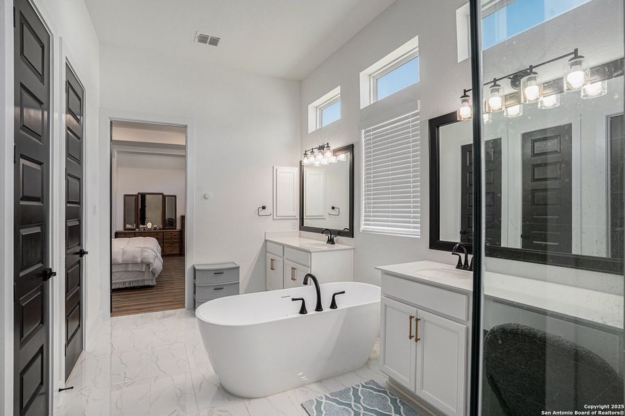 Furnished interior view inside a new home in Mesa Western, Cibolo (Image 35).