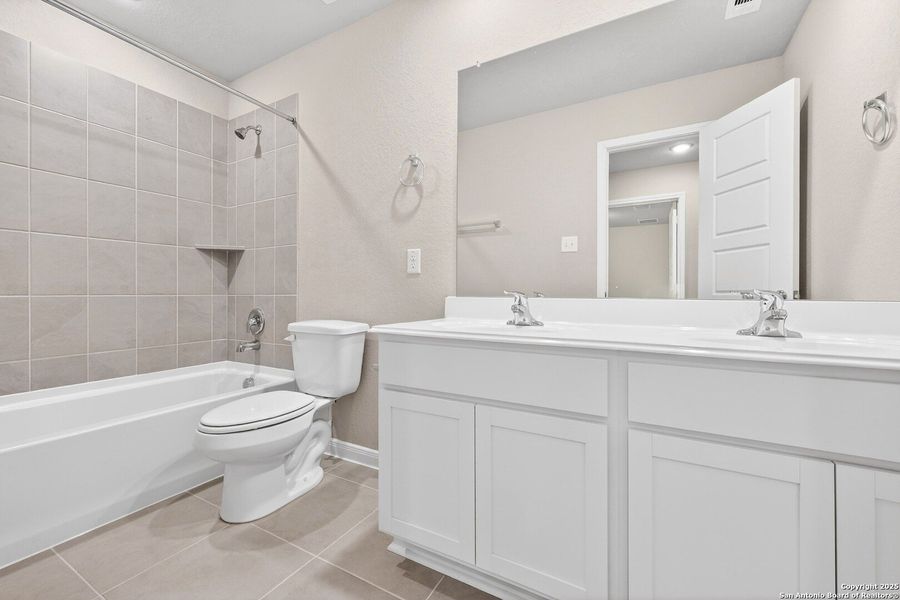 Furnished interior view inside a new home in Park Place, New Braunfels (Image 6).