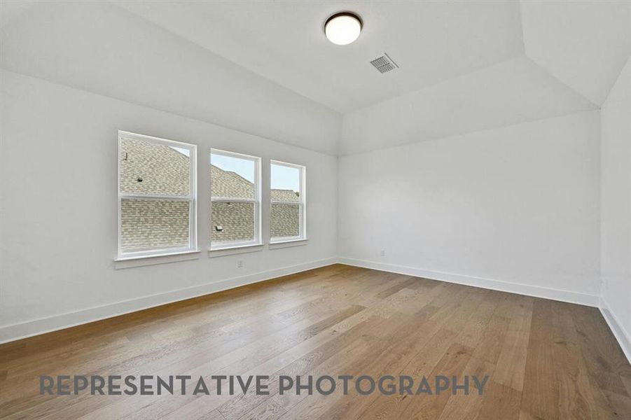 Spacious, unfurnished interior of a new home in Quail Hollow, Rockwall (Image 19).