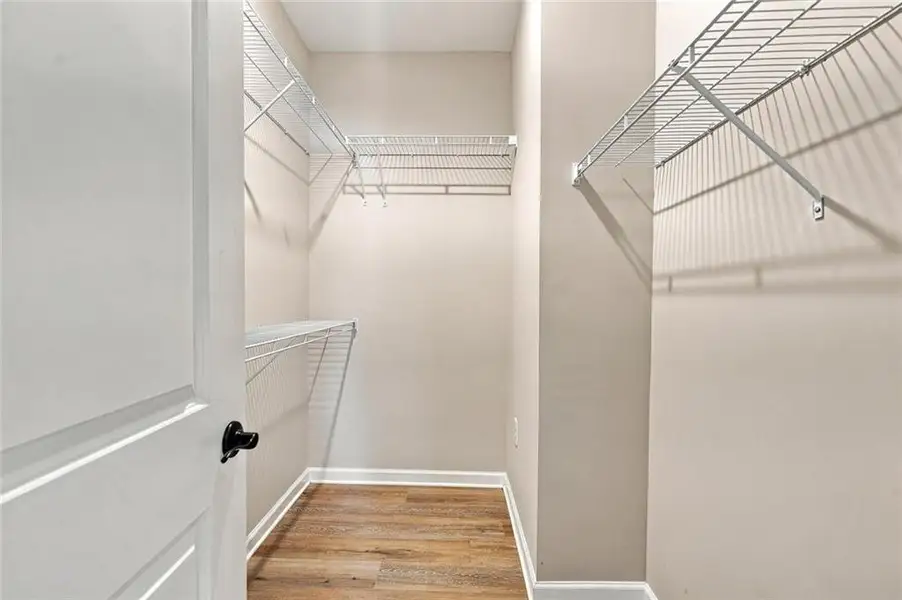 Spacious, unfurnished interior of a new home in , Temple (Image 12).