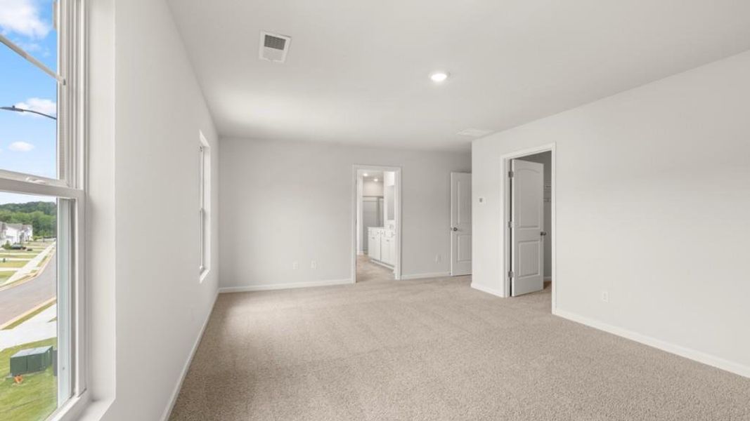 Spacious, unfurnished interior of a new home in Thompson Ridge, Dallas (Image 23).