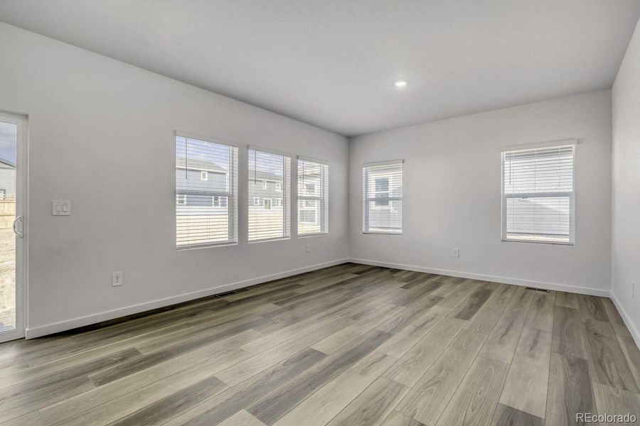 Spacious, unfurnished interior of a new home in Ledge Rock, Johnstown (Image 11).