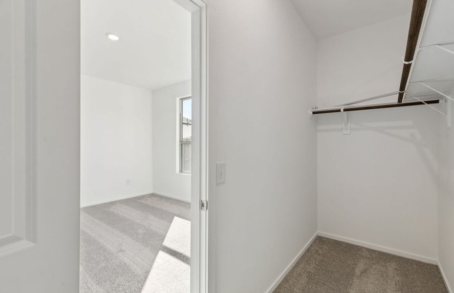 Spacious, unfurnished interior of a new home in Mavera, Conroe (Image 22).