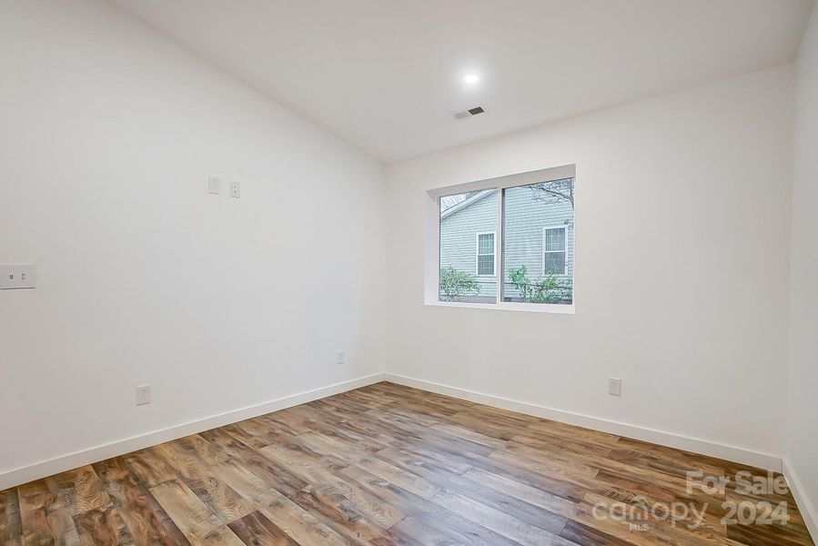 Spacious, unfurnished interior of a new home in , Shelby (Image 18).