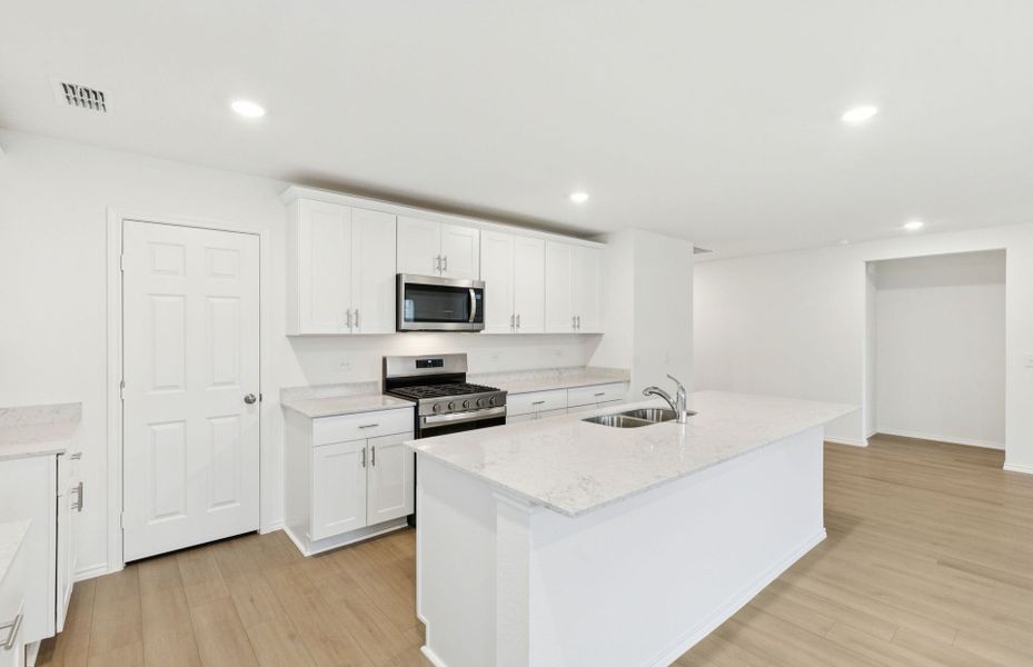 Furnished interior view inside a new home in Elizabeth Creek, Haslet (Image 4).