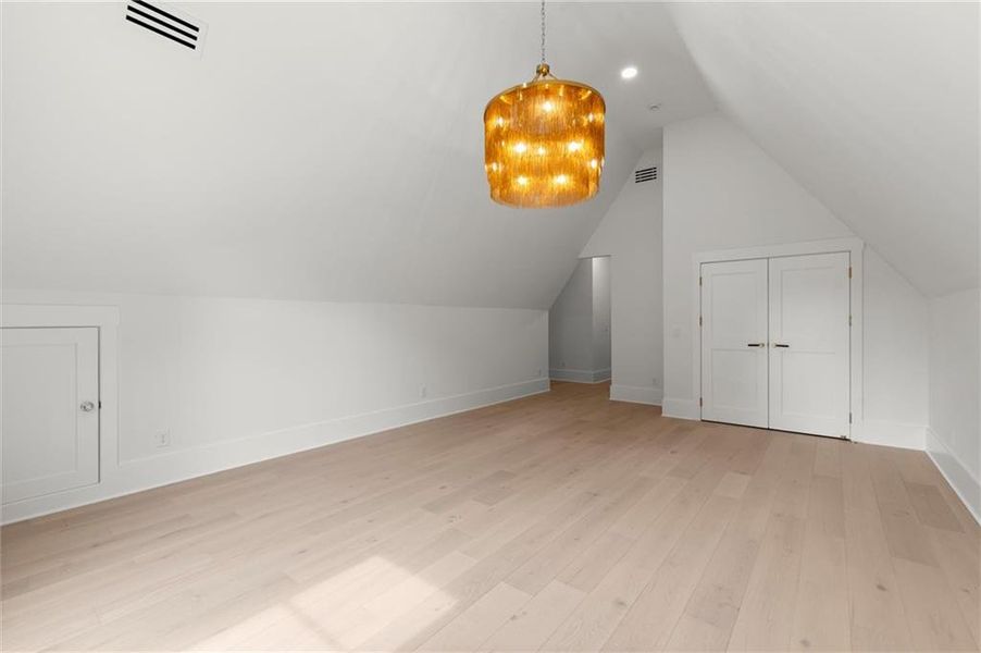 Spacious, unfurnished interior of a new home in , Alpharetta (Image 77).
