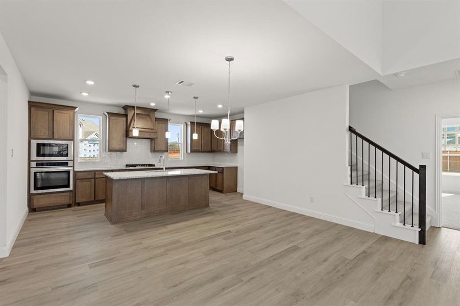 9_10. 510 Front Davis - Dining Large