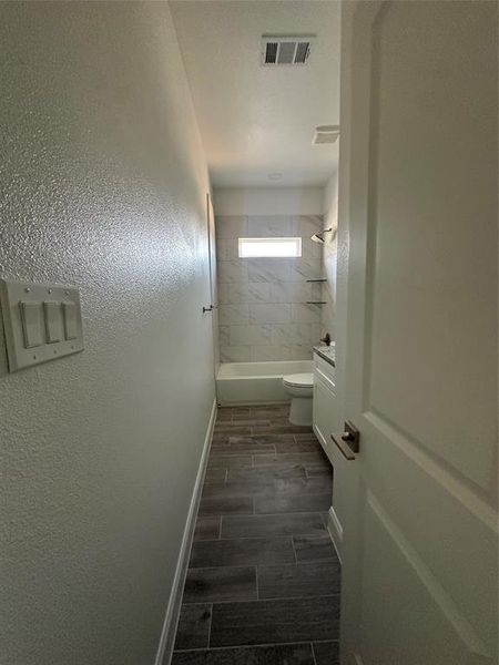 Spacious, unfurnished interior of a new home in , Dallas (Image 32).