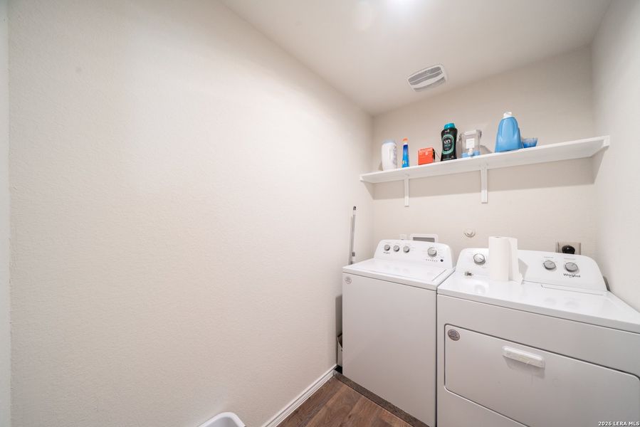 Close-up of interior finishes inside a home in , Floresville (Image 20).