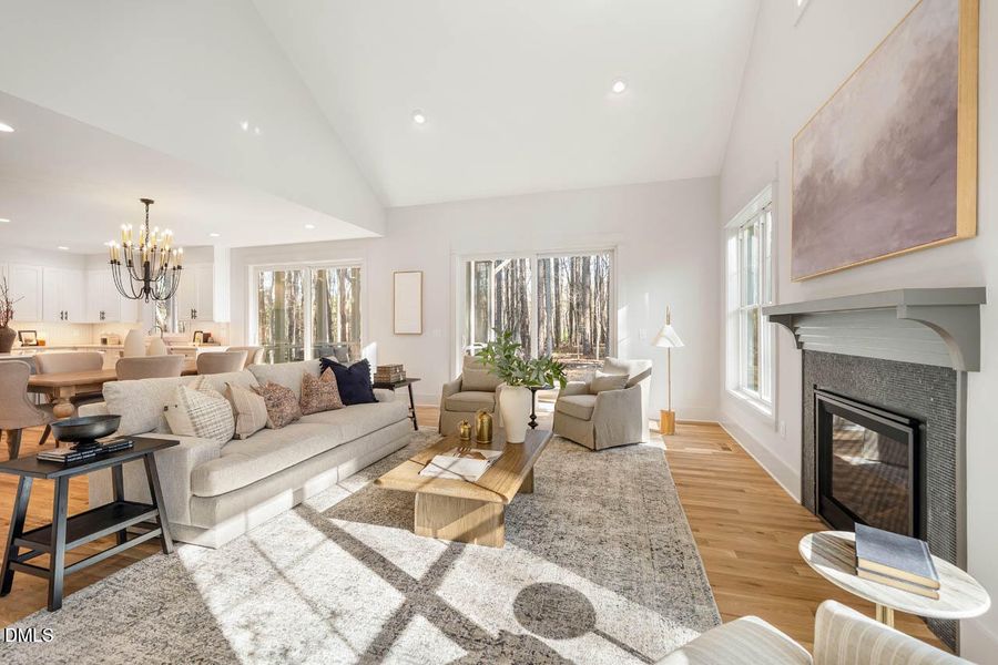 2044355995524827465-32