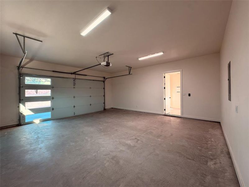 Spacious, unfurnished interior of a new home in , Paradise (Image 20).