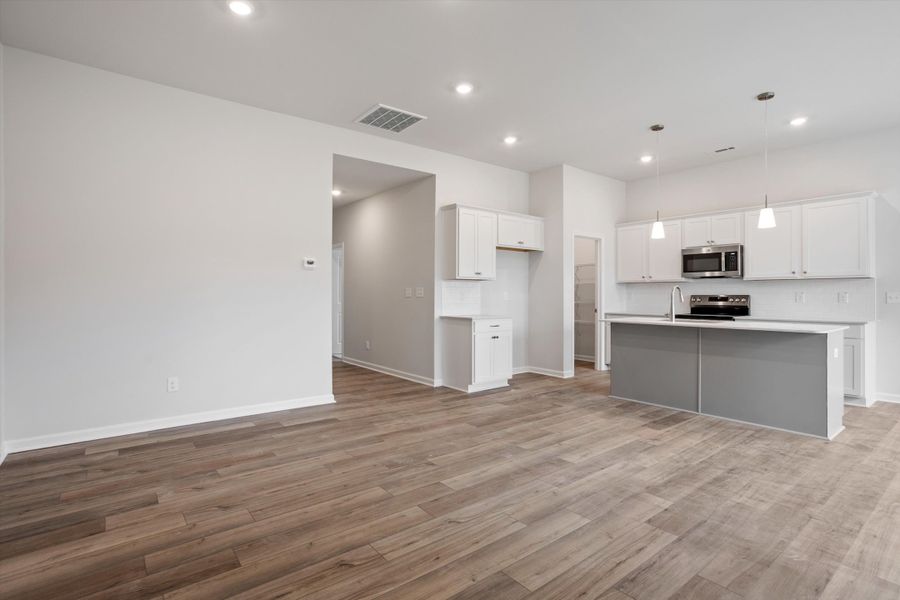 Spacious, unfurnished interior of a new home in Cambridge Reserve, Angier (Image 16).