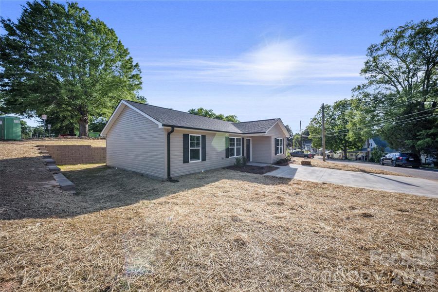 Exterior details and patio area of a home in , Kannapolis (Image 3).
