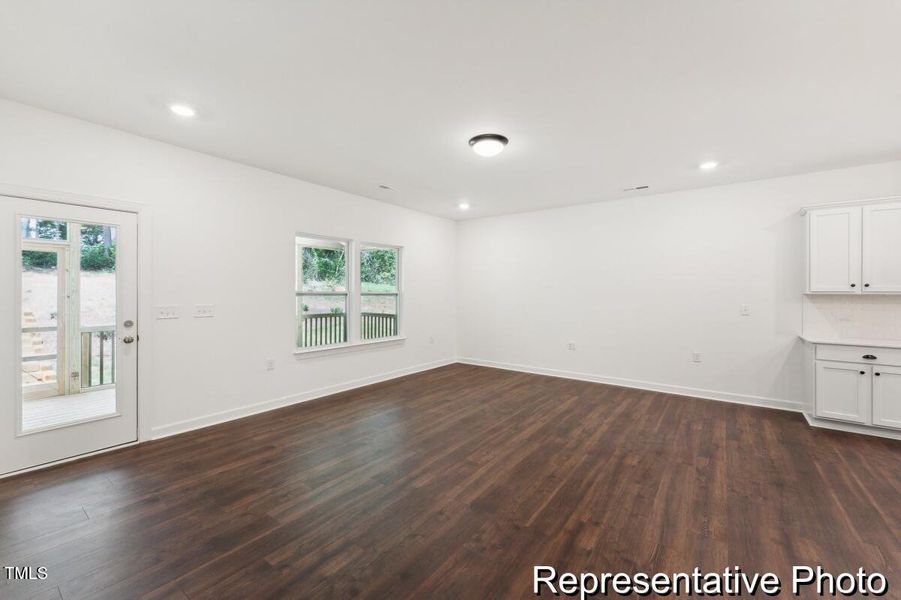 LRY 1091 Devin 2098 EC3 IO (10)_REP