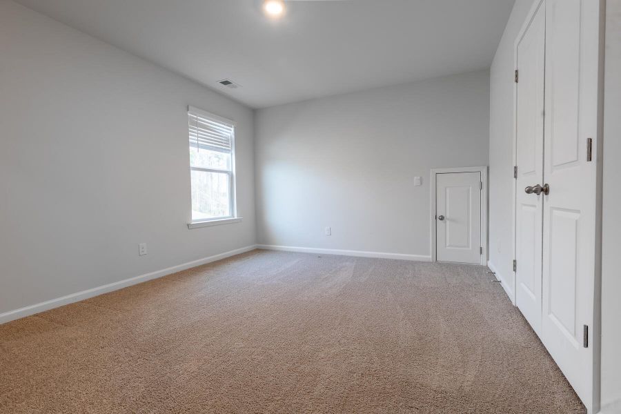Spacious, unfurnished interior of a new home in , Summerville (Image 16).
