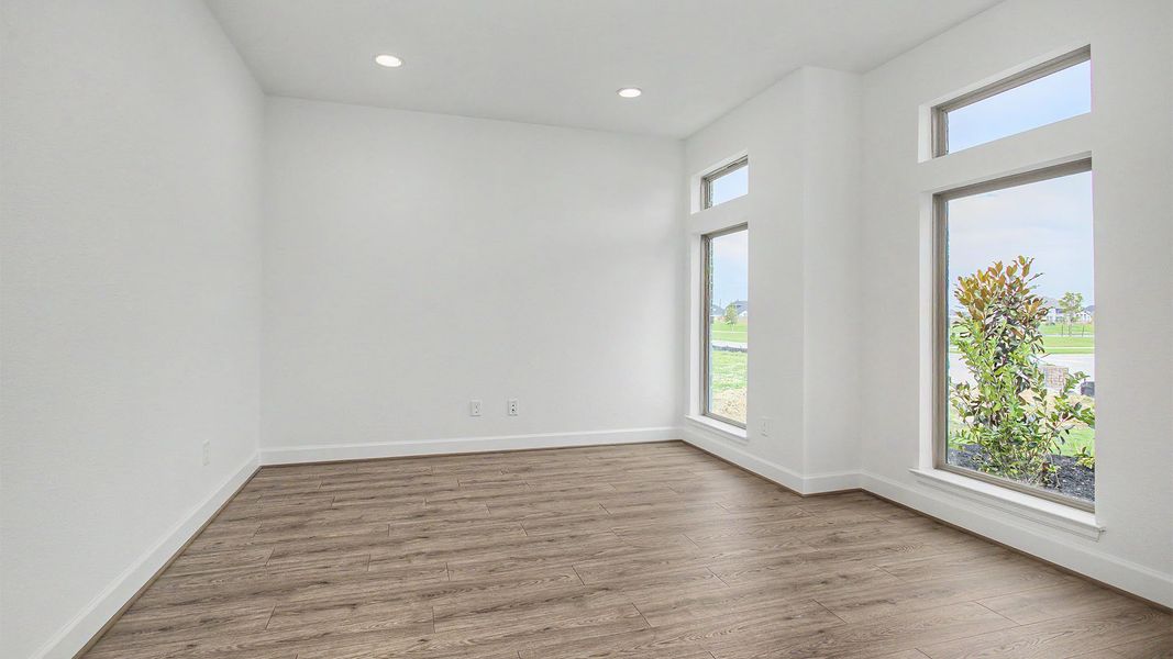 Spacious, unfurnished interior of a new home in Valencia, Manvel (Image 21).