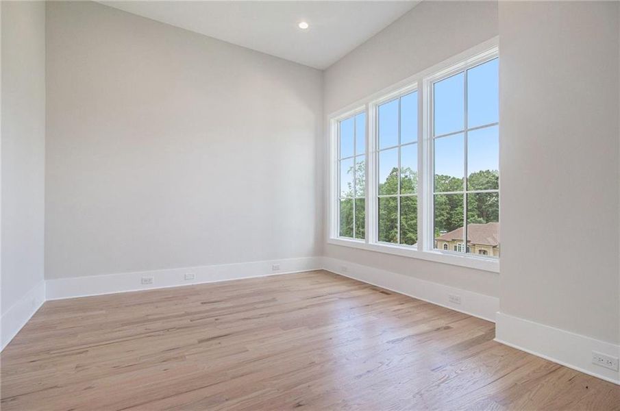 Spacious, unfurnished interior of a new home in , Alpharetta (Image 34).