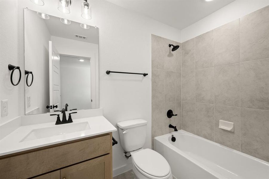 24_8821 Acorn- Bathroom-1