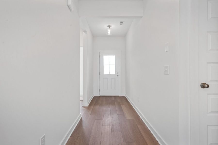 Spacious, unfurnished interior of a new home in Sage Farms, White House (Image 17).