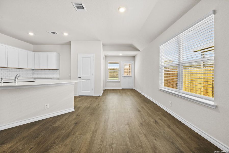Spacious, unfurnished interior of a new home in Redbird Ranch, San Antonio (Image 20).