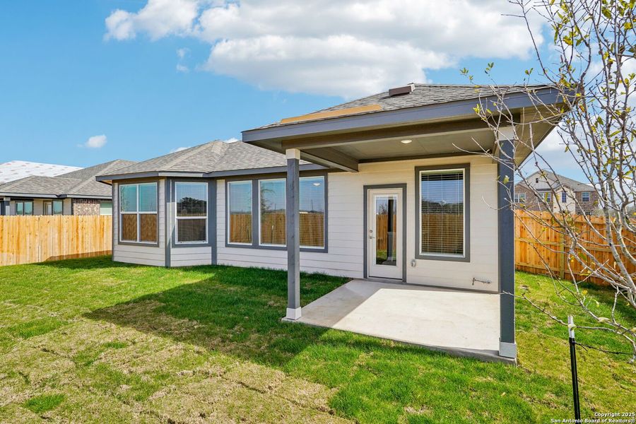 Exterior details and patio area of a home in Carmel Ranch, Schertz (Image 28).