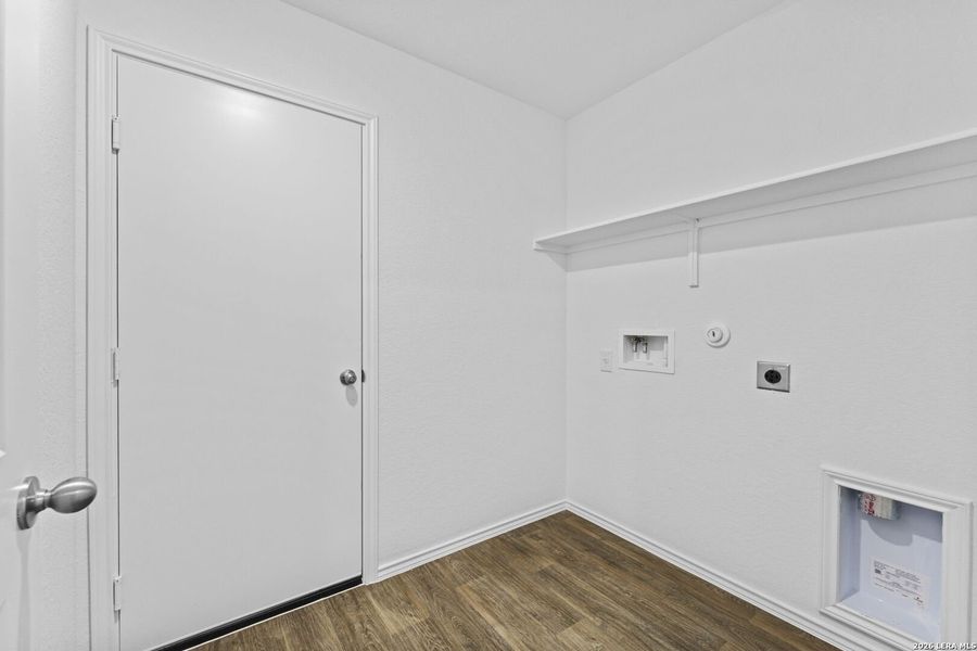 Spacious, unfurnished interior of a new home in Avenida, Converse (Image 23).