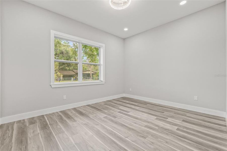 Spacious, unfurnished interior of a new home in , Tampa (Image 31).