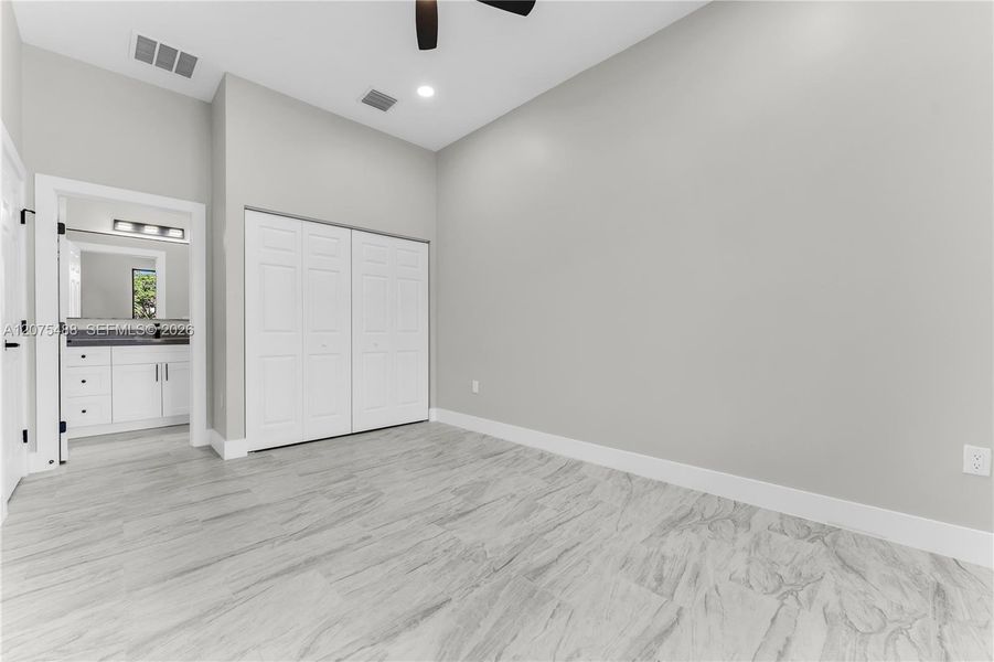 Spacious, unfurnished interior of a new home in , Fort Lauderdale (Image 22).