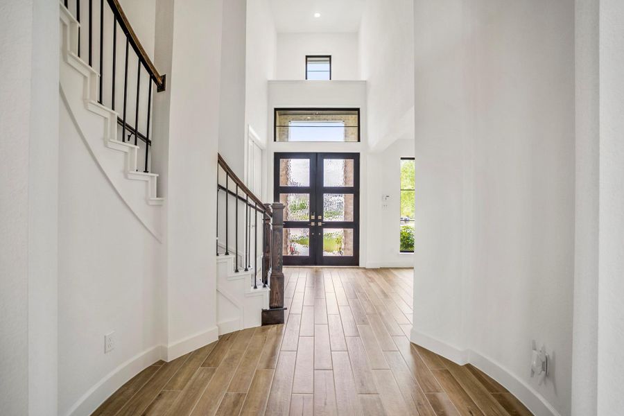Spacious, unfurnished interior of a new home in Fulbrook on Fulshear Creek, Fulshear (Image 36).