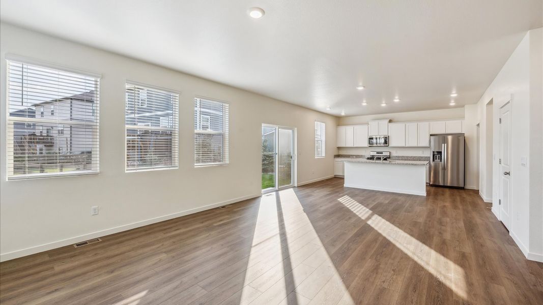Spacious, unfurnished interior of a new home in Settlers Crossing, Commerce City (Image 13).