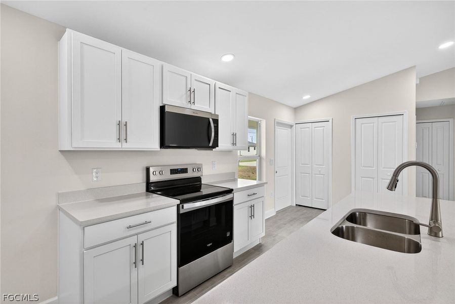 Furnished interior view inside a new home in Cape Coral, Cape Coral (Image 10).