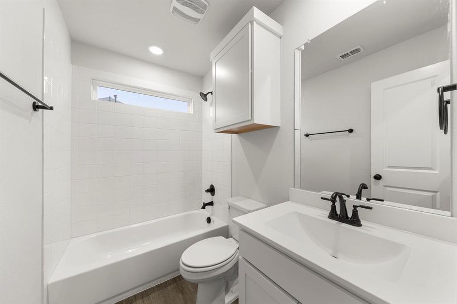 23. 1921 Sapphire - 3RD Bath 23. 1921 Sapphire - 3RD Bath