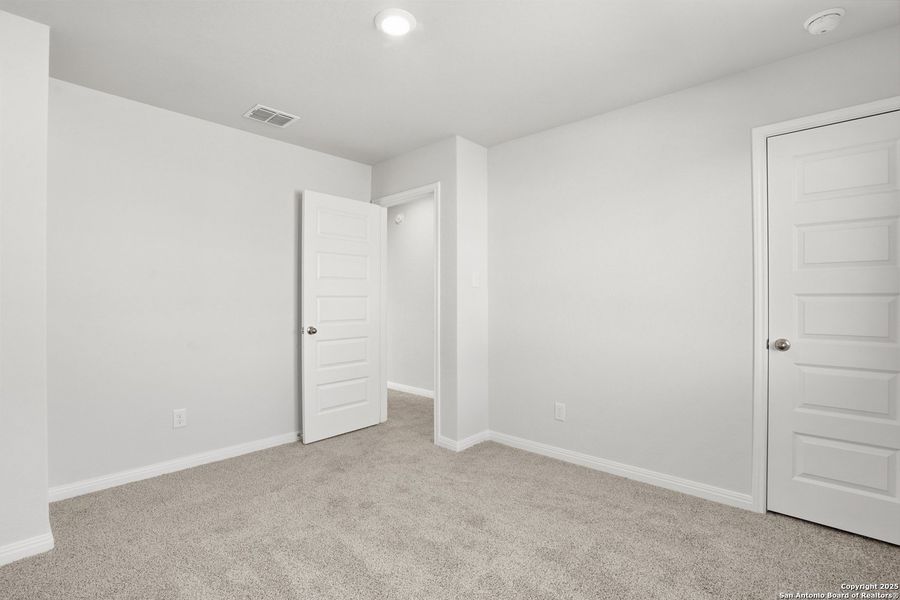 Spacious, unfurnished interior of a new home in Applewhite Meadows, San Antonio (Image 20).