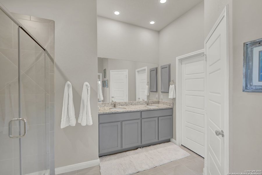 Furnished interior view inside a new home in Chaparral Ranch, Floresville (Image 16).