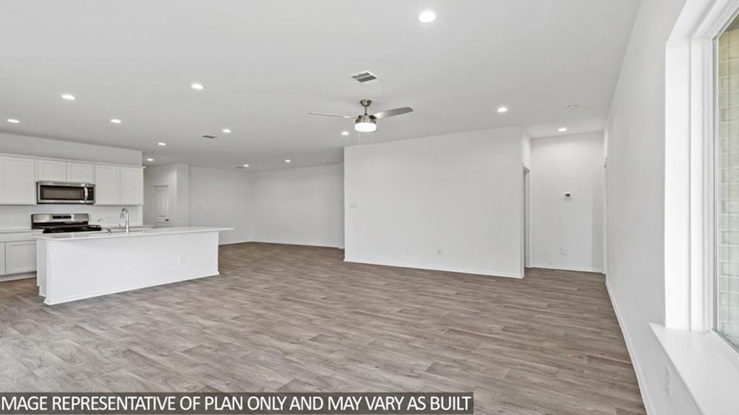 Spacious, unfurnished interior of a new home in Sunterra Lakes, Brookshire (Image 14).
