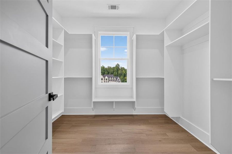 Spacious, unfurnished interior of a new home in , Jefferson (Image 24).