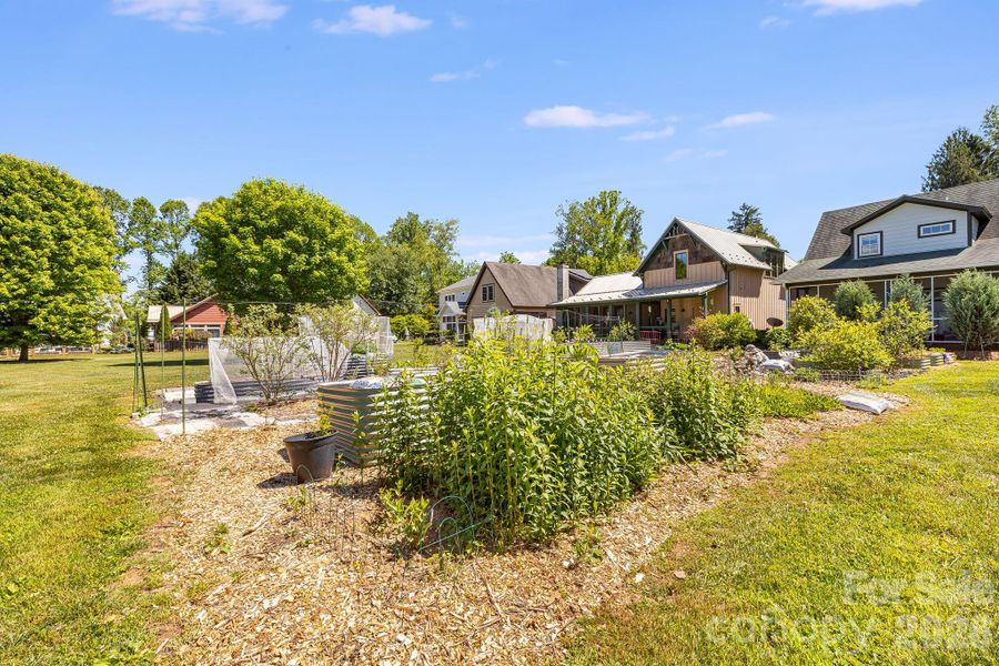 Enjoy a harvest from the community garden! Enjoy a harvest from the community garden!