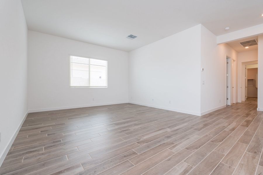 Spacious, unfurnished interior of a new home in Abel Ranch, Goodyear (Image 15).
